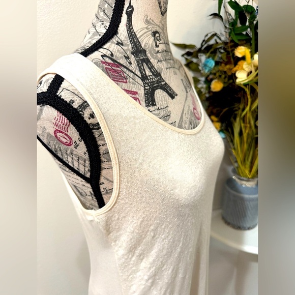 Maurices Cream and Sequenced Tank Top size Medium - Picture 2 of 10